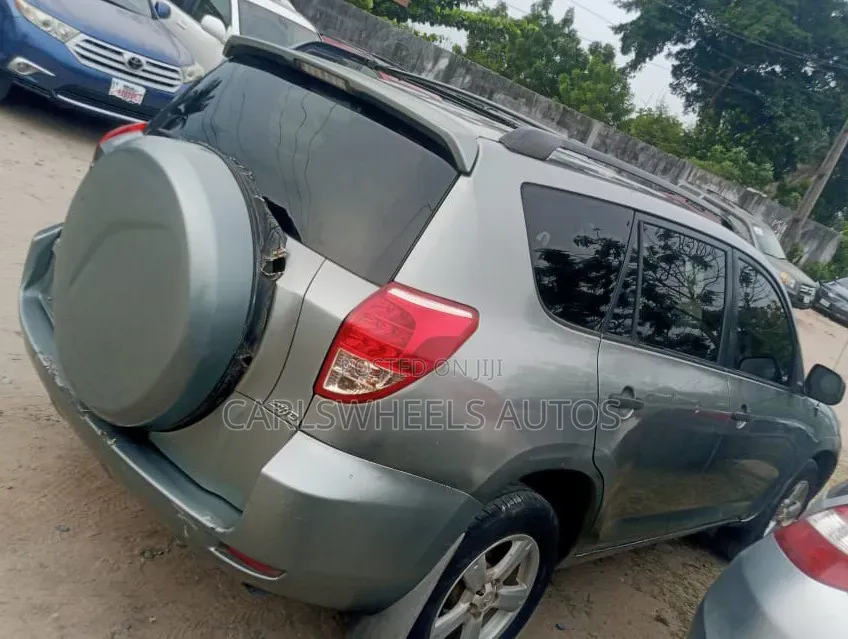 Toyota RAV4 V6 2009 Gray