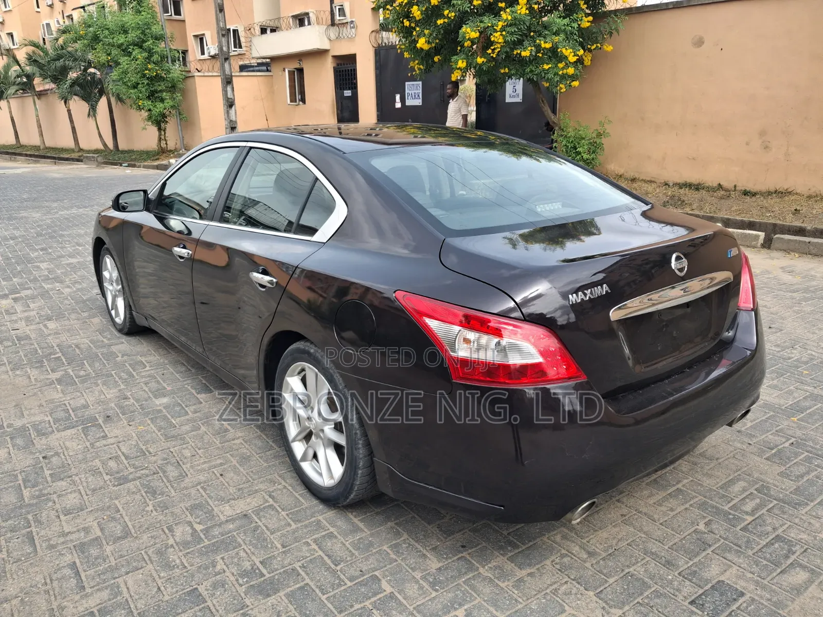 Nissan Altima 3.5 SR Sedan 2011 Brown