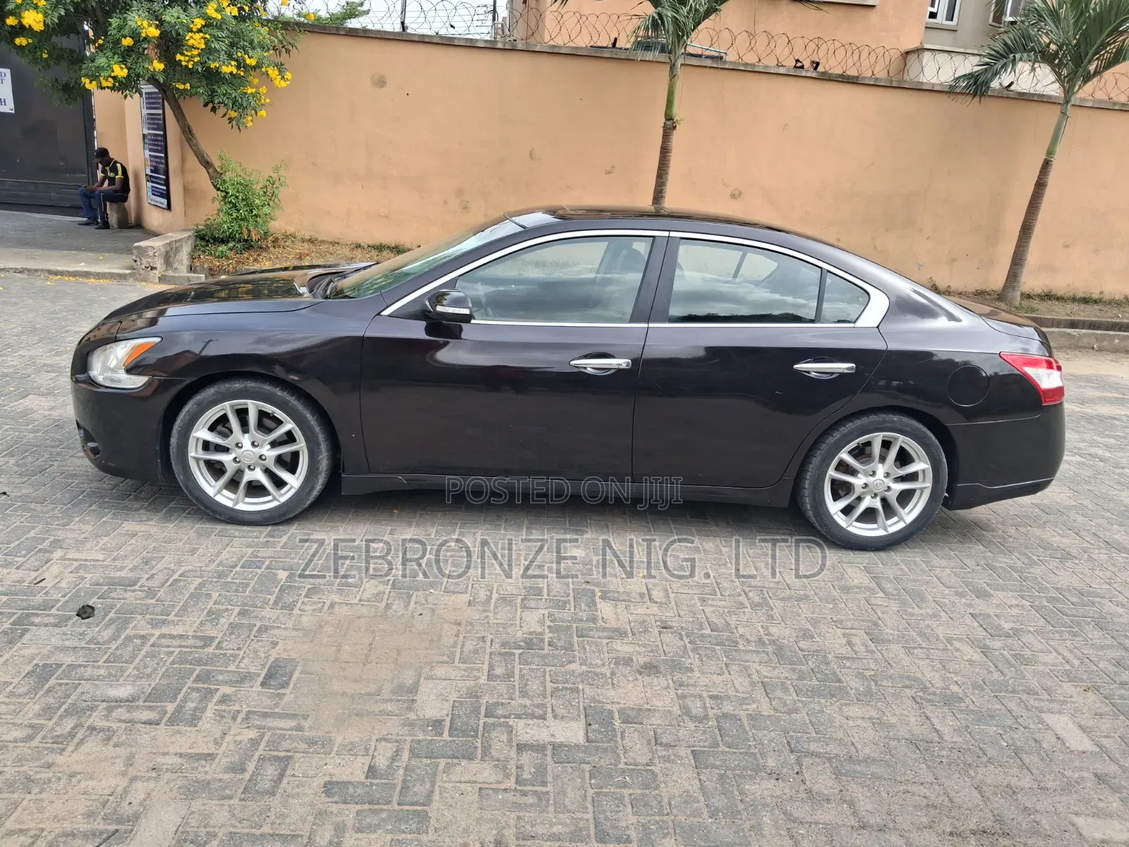 Nissan Altima 3.5 SR Sedan 2011 Brown