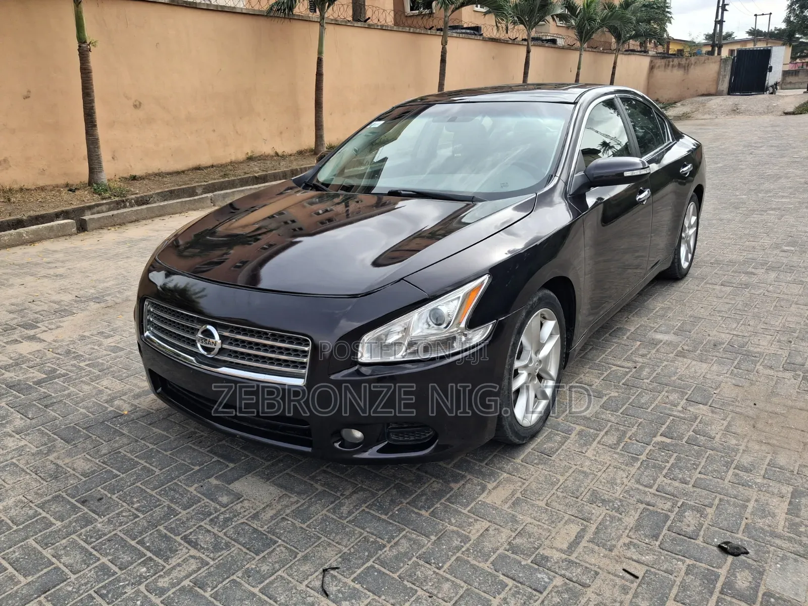 Nissan Altima 3.5 SR Sedan 2011 Brown