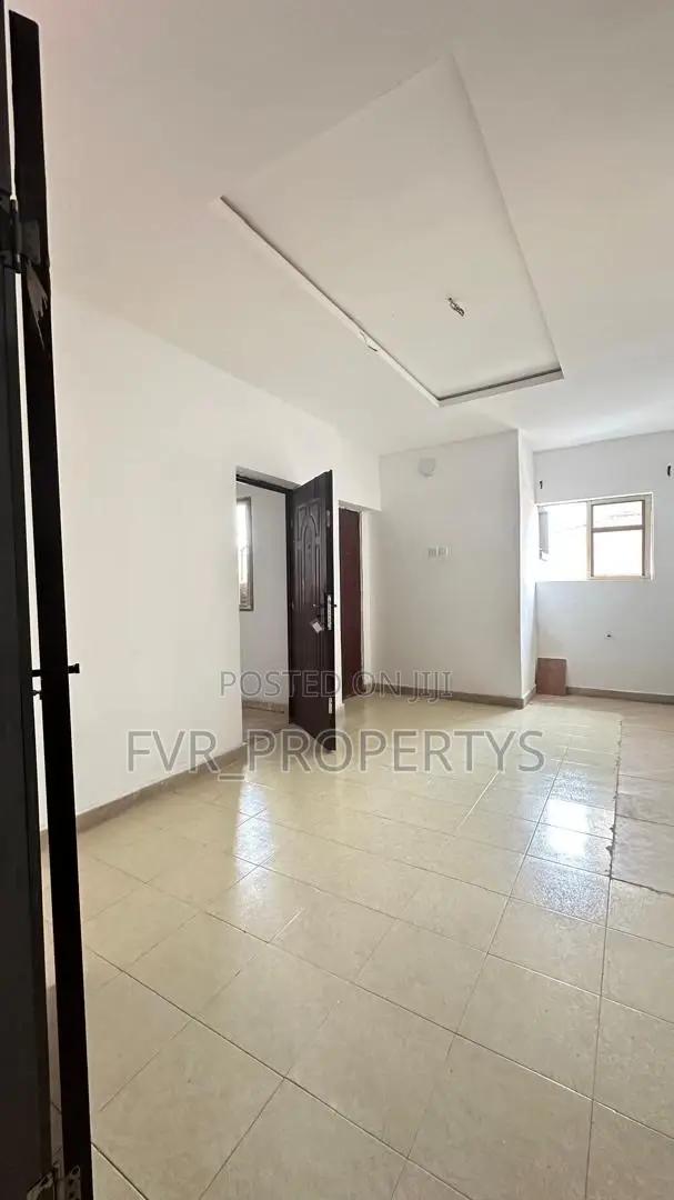 Mini Flat in Osapa london for rent