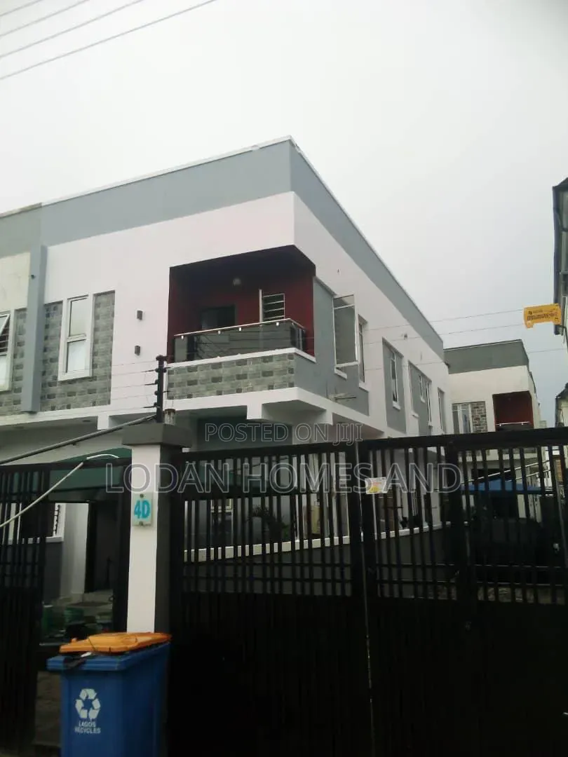 5bdrm Duplex in Villa Estate, Lekki Expressway for sale