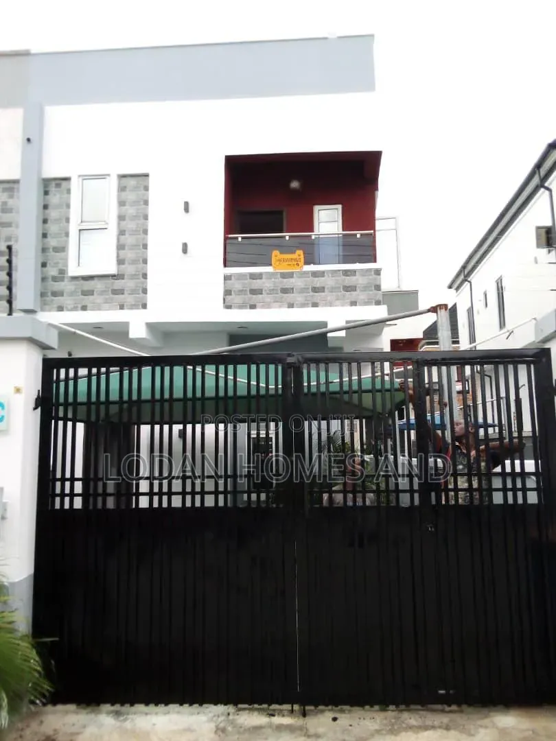 5bdrm Duplex in Villa Estate, Lekki Expressway for sale