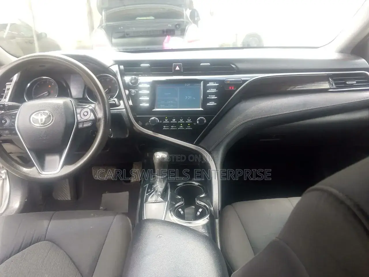 Toyota Camry LE (2.5L 4cyl 8A) 2019 Silver