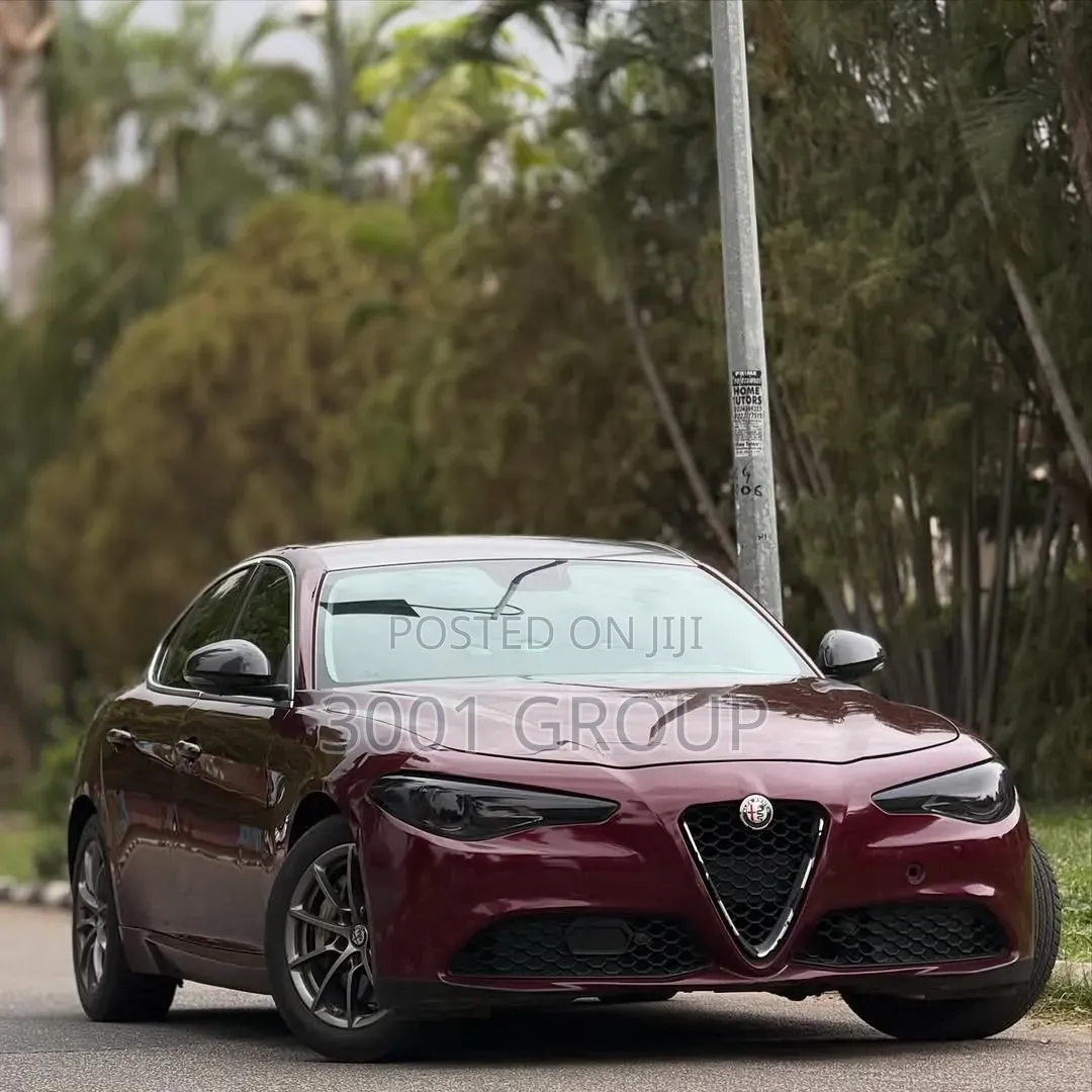 Alfa Romeo Giulia 2016 Burgundy