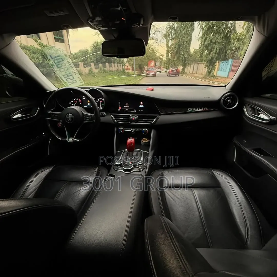 Alfa Romeo Giulia 2016 Burgundy