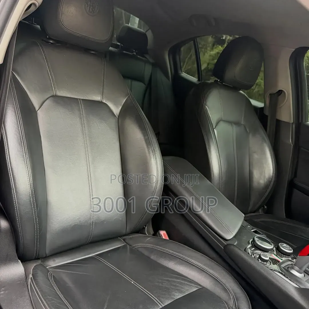 Alfa Romeo Giulia 2016 Burgundy