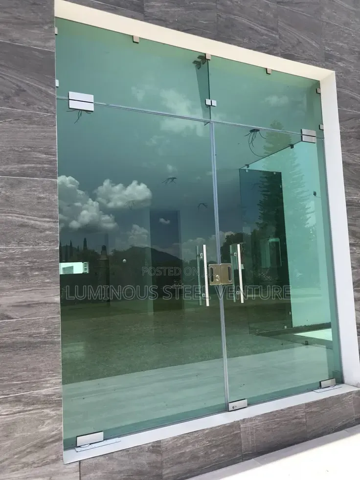 Get Your Transparent Glass 10mm Swing Door Tampered