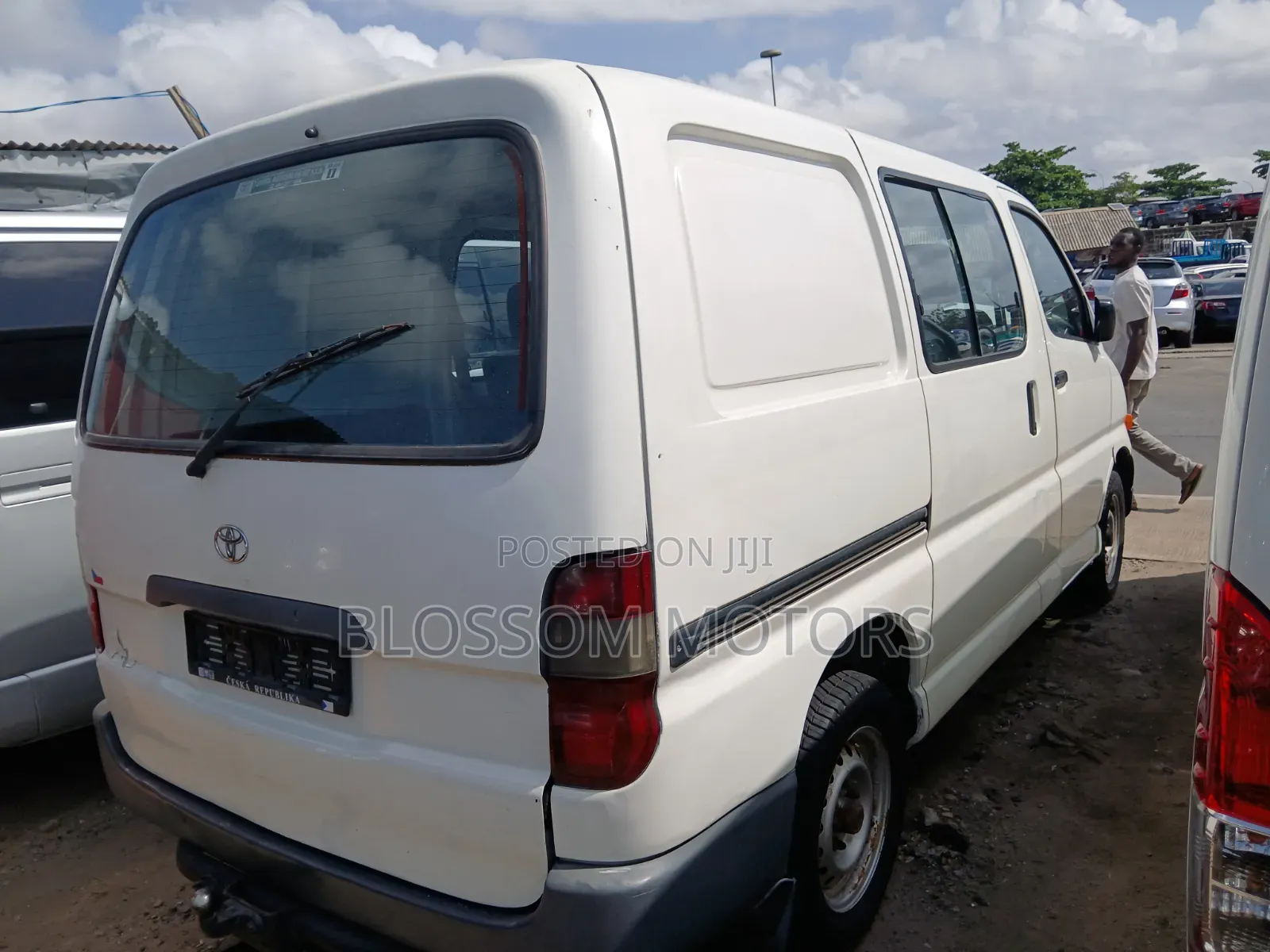 Toyota HiAce 2004 White