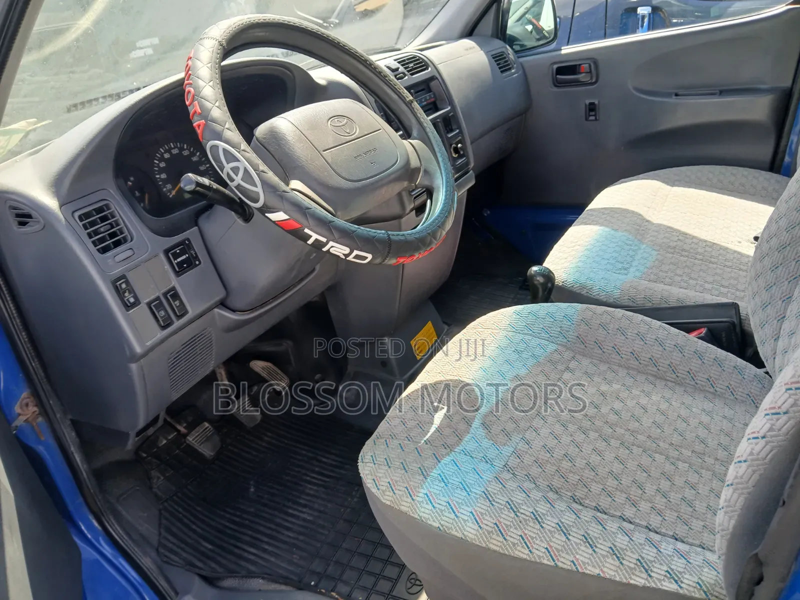 Toyota HiAce 2004 Blue