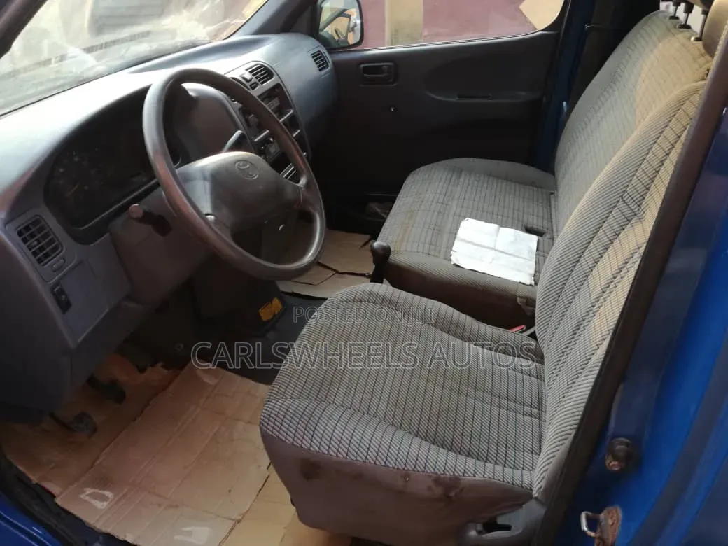 Toyota HiAce 2003 Blue