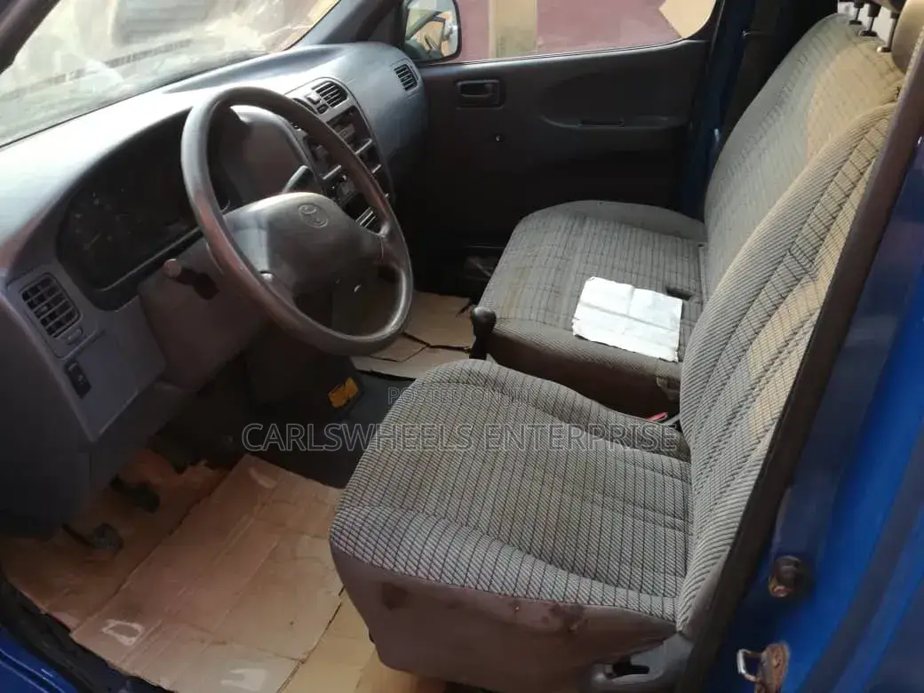 Toyota HiAce 2003 Blue