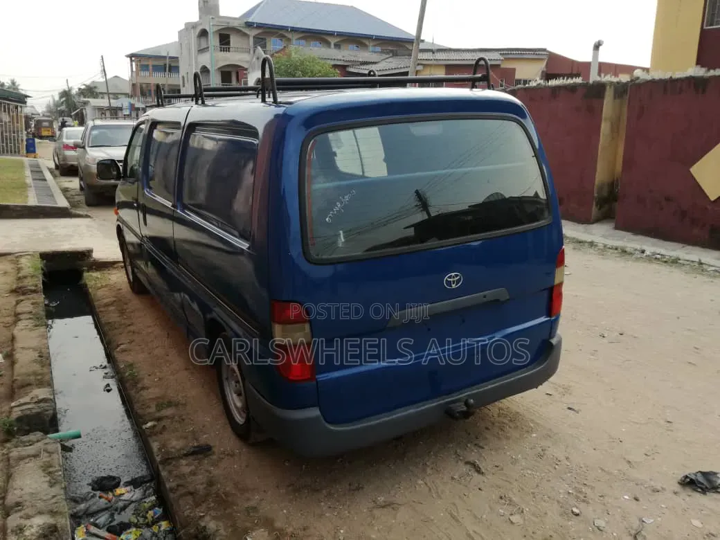 Toyota HiAce 2003 Blue