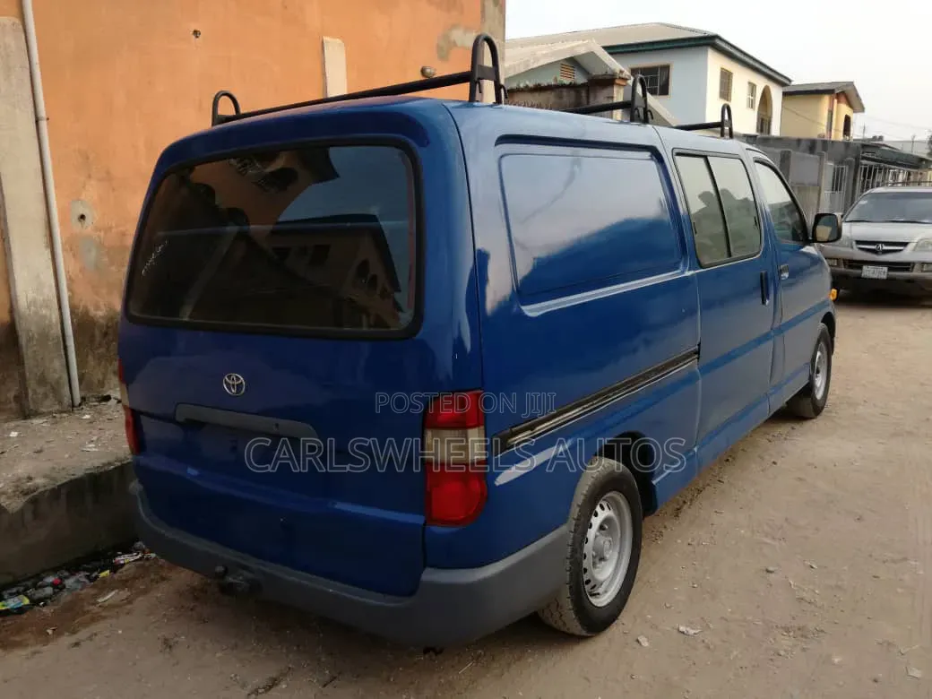 Toyota HiAce 2003 Blue