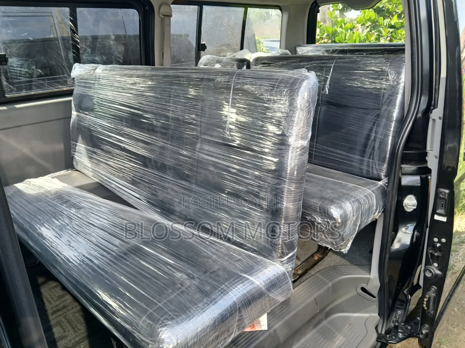 Toyota HiAce 2013 Black