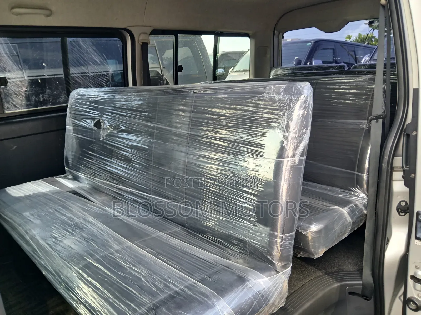 Toyota HiAce 2015 Silver