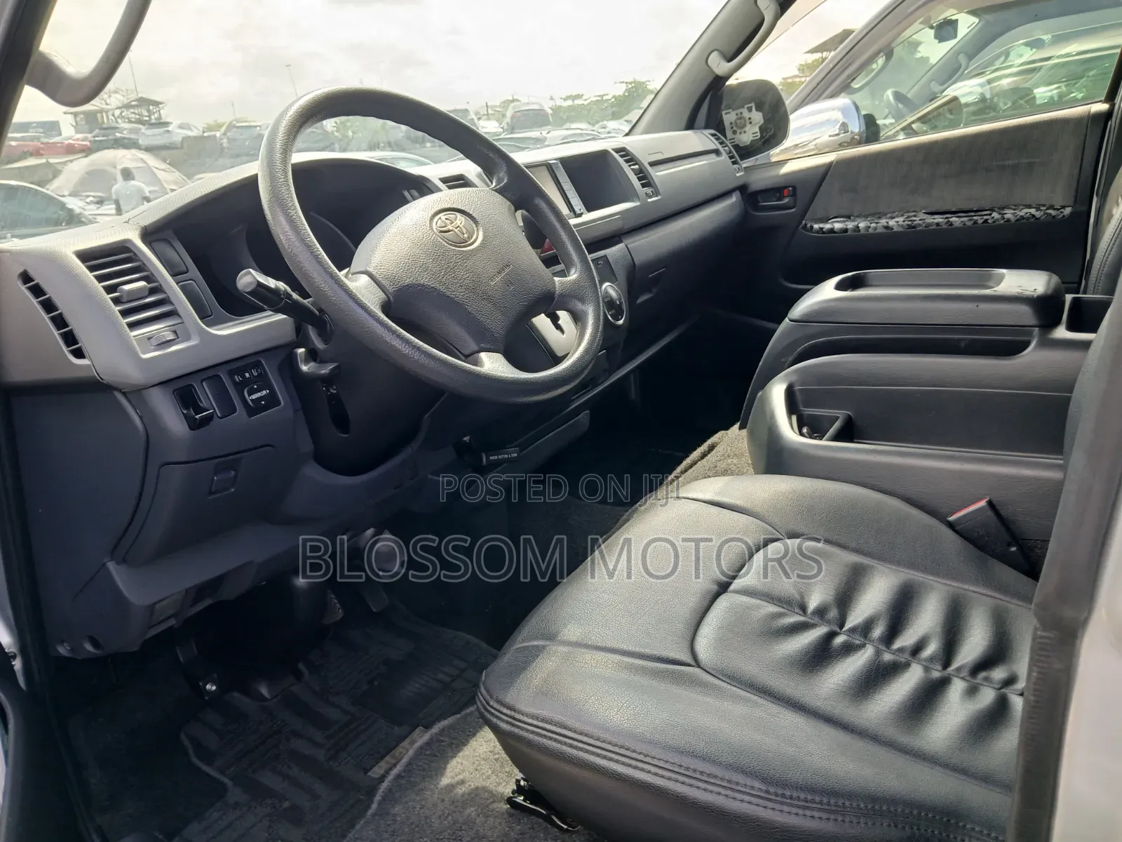 Toyota HiAce 2015 Silver