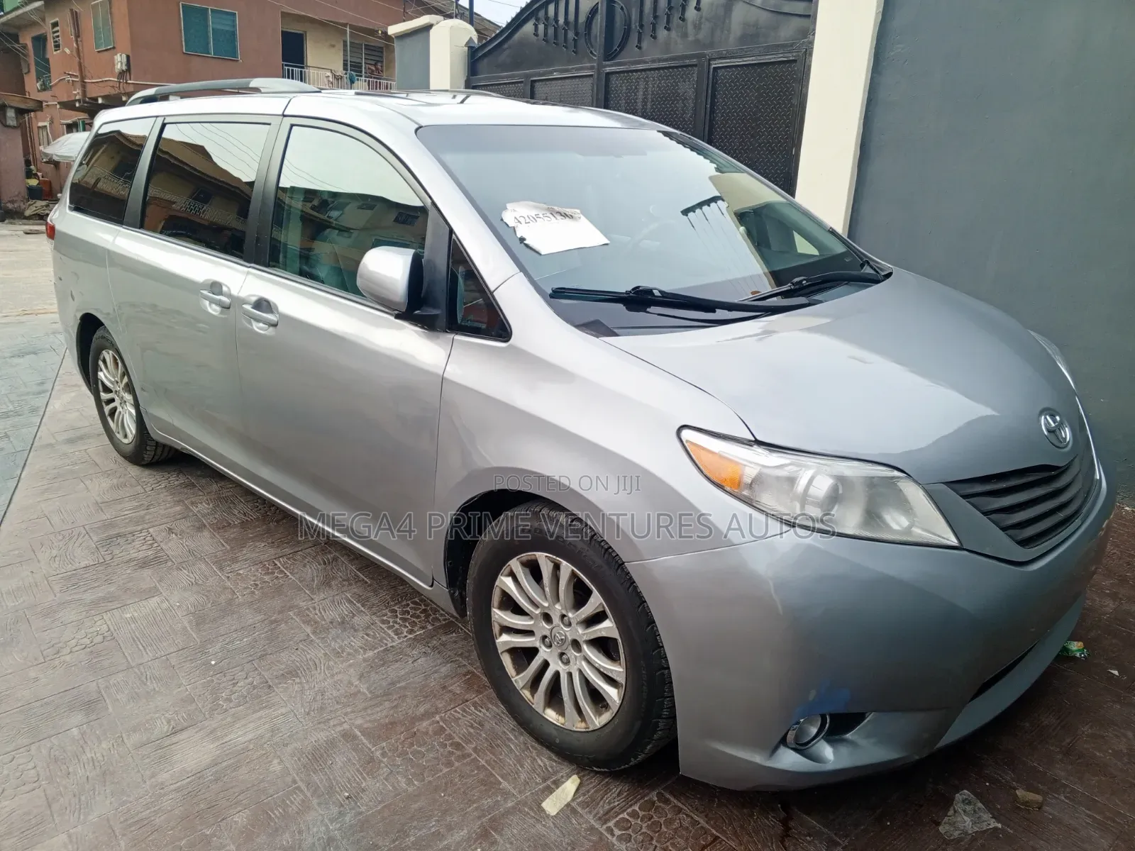 Toyota Sienna XLE FWD 8-Passenger 2013 Gray