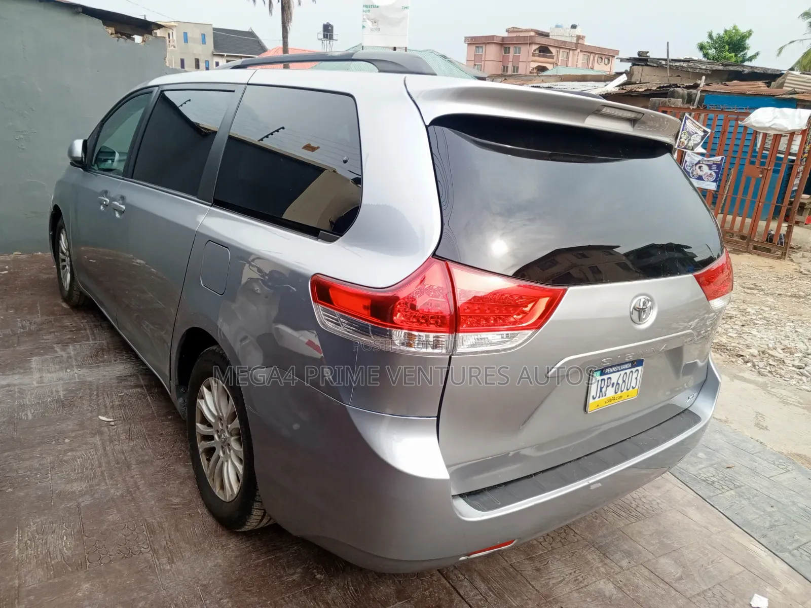Toyota Sienna XLE FWD 8-Passenger 2013 Gray