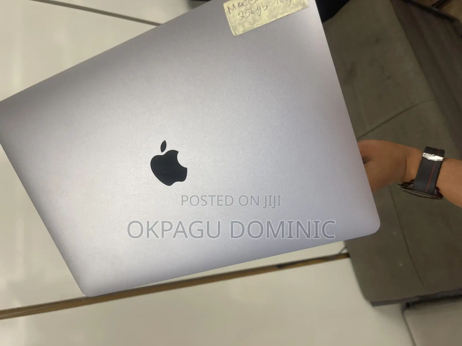 Laptop Apple MacBook Pro 2022 M2 8GB Apple M2 HDD+SSD 256GB