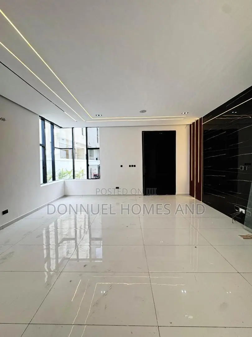 4bdrm Duplex in Lekki Expressway for sale