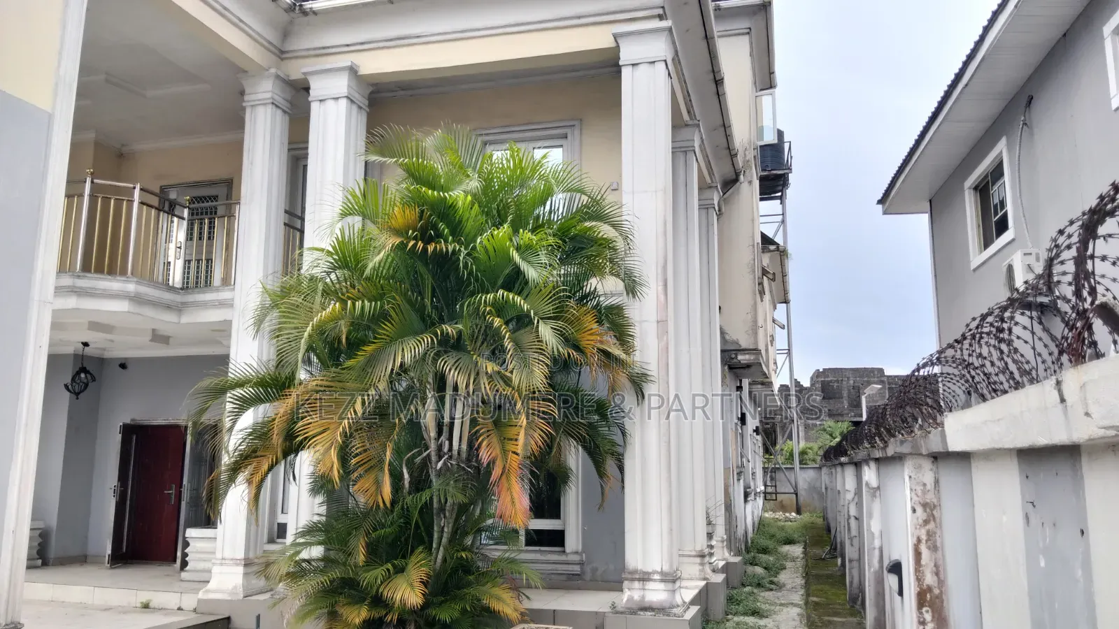 6bdrm Duplex in Royal Estate Dr, Old GRA for rent