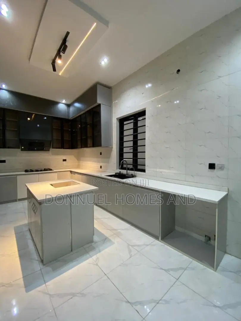 5bdrm Duplex in Lekki Expressway for sale