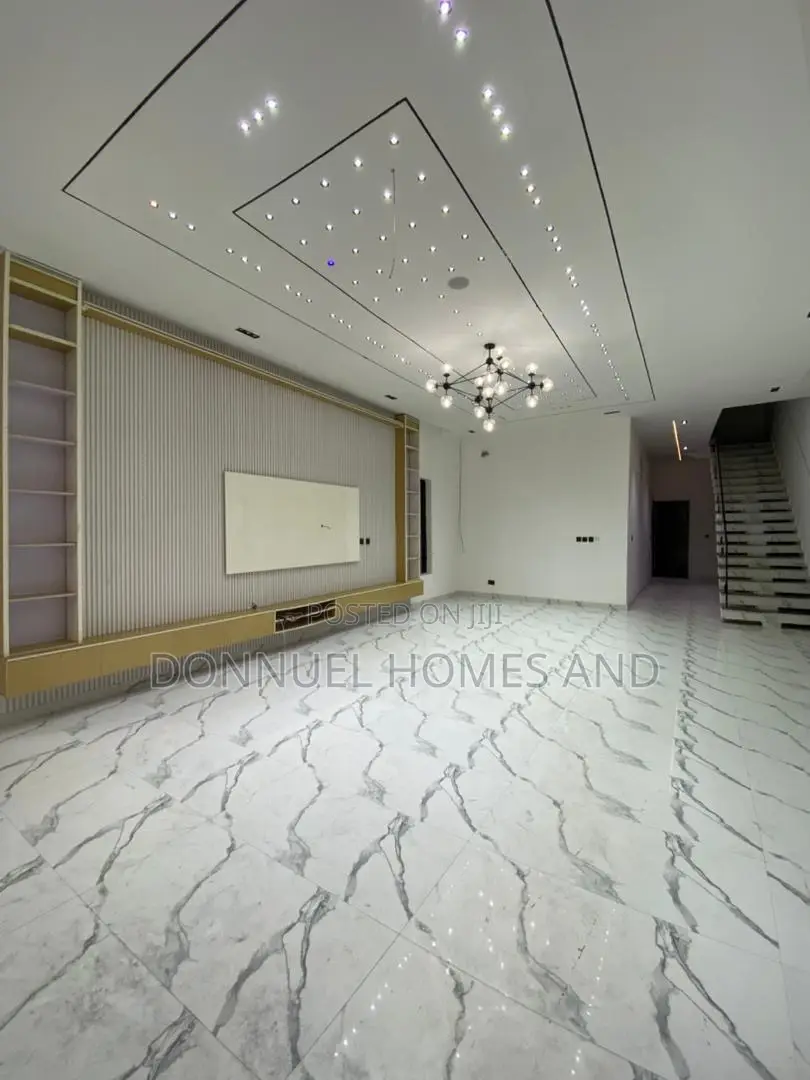 5bdrm Duplex in Lekki Expressway for sale