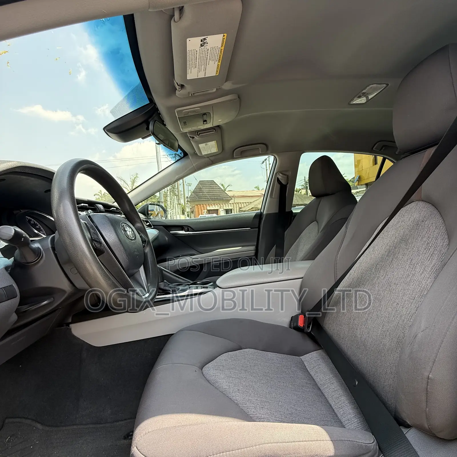 Toyota Camry LE (2.5L 4cyl 8A) 2019 Gray