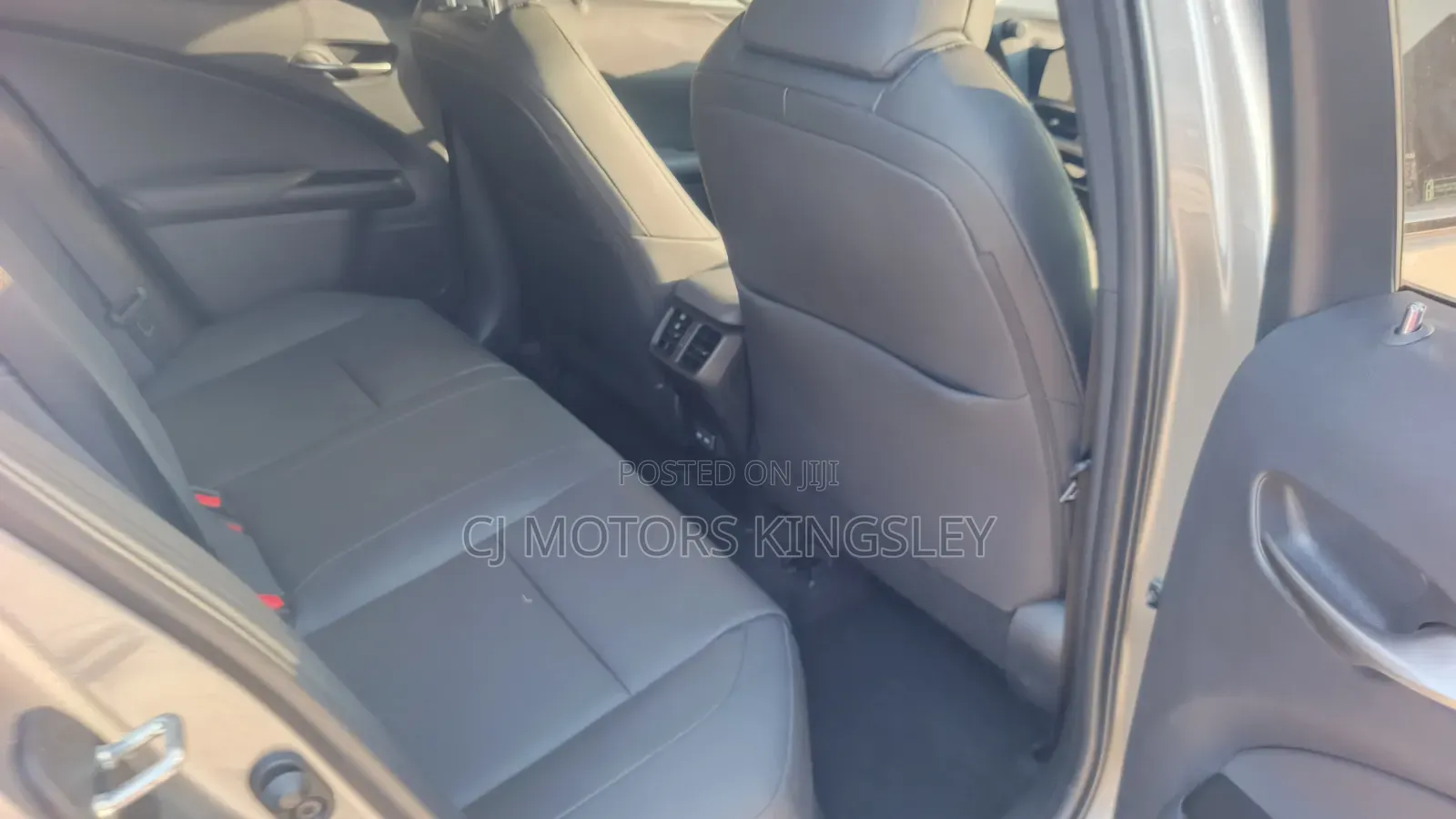 Lexus UX 2022 Silver