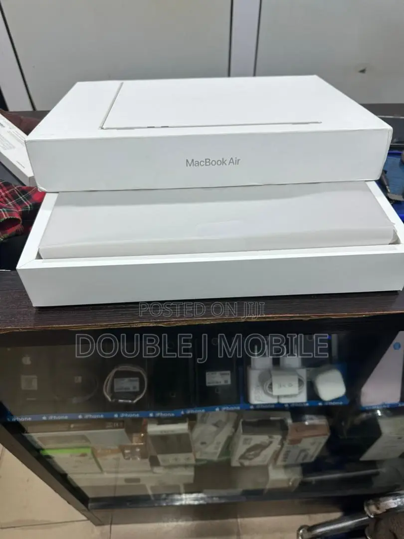 New Laptop Apple MacBook Air 2024 M3 16GB Apple M3 SSD 256GB