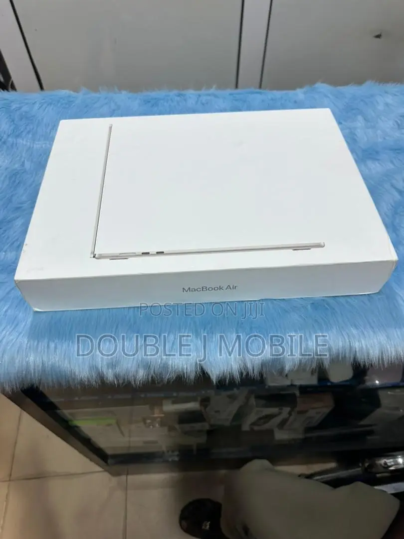 New Laptop Apple MacBook Air 2024 M3 16GB Apple M3 SSD 256GB
