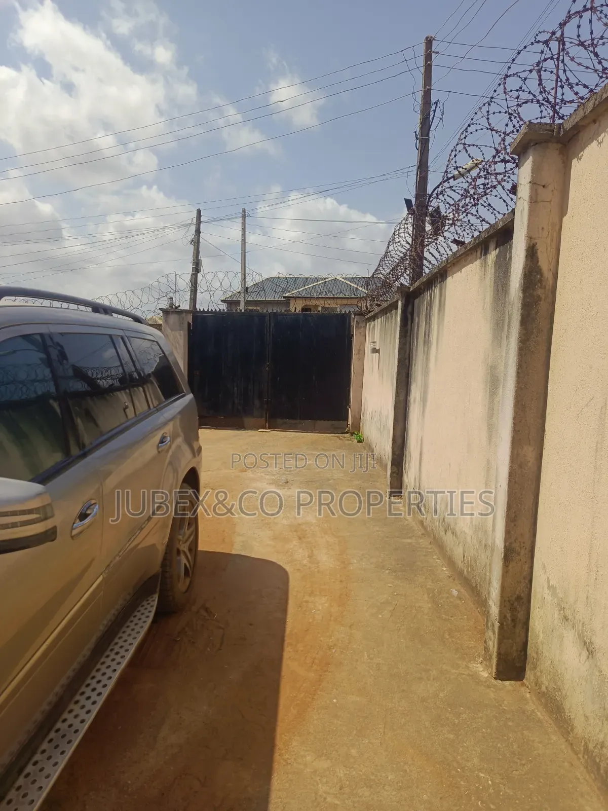 3bdrm Block of Flats in Ama Pepu, Isheri / Egbe Idimu for sale