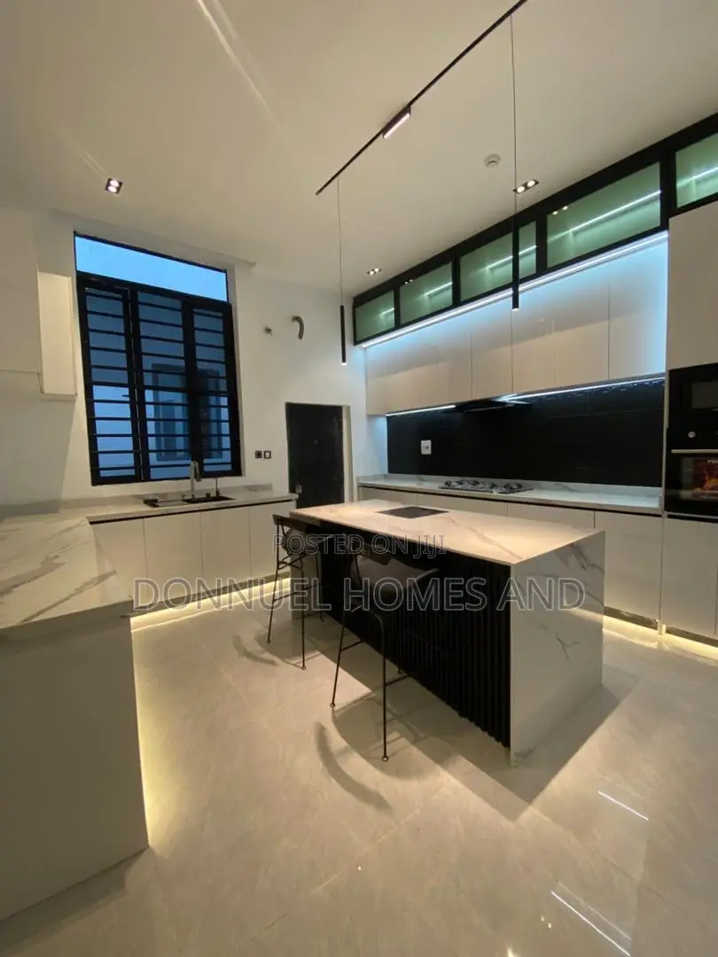 5bdrm Duplex in Lekki Expressway for sale