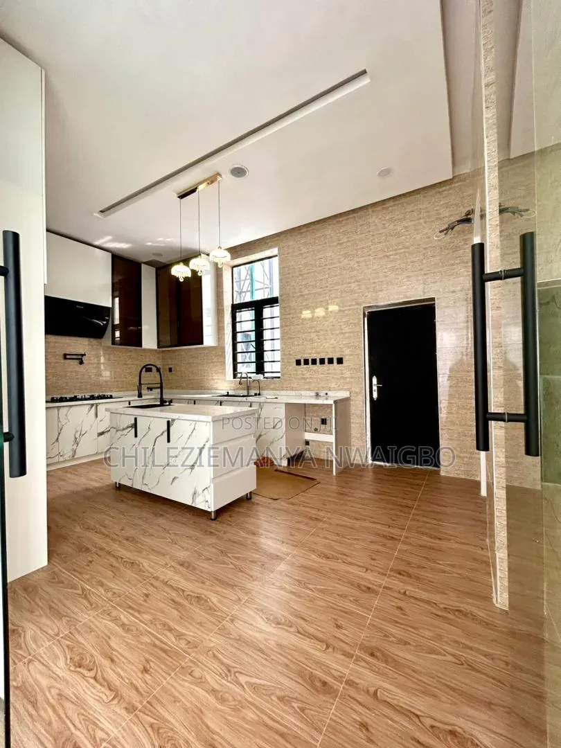 5bdrm Duplex in Sangotedo for sale