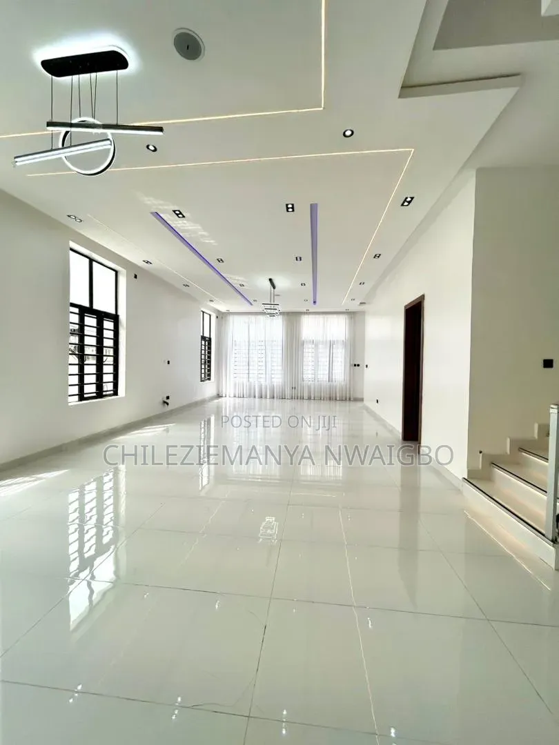 5bdrm Duplex in Sangotedo for sale