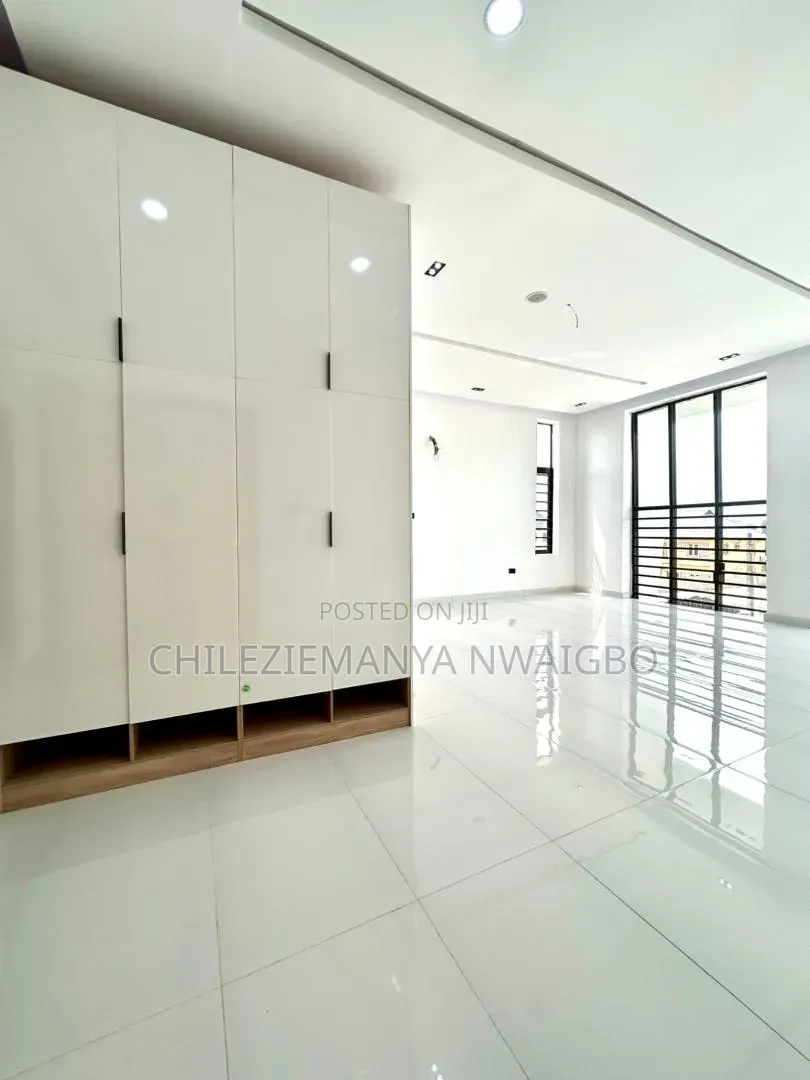 5bdrm Duplex in Sangotedo for sale