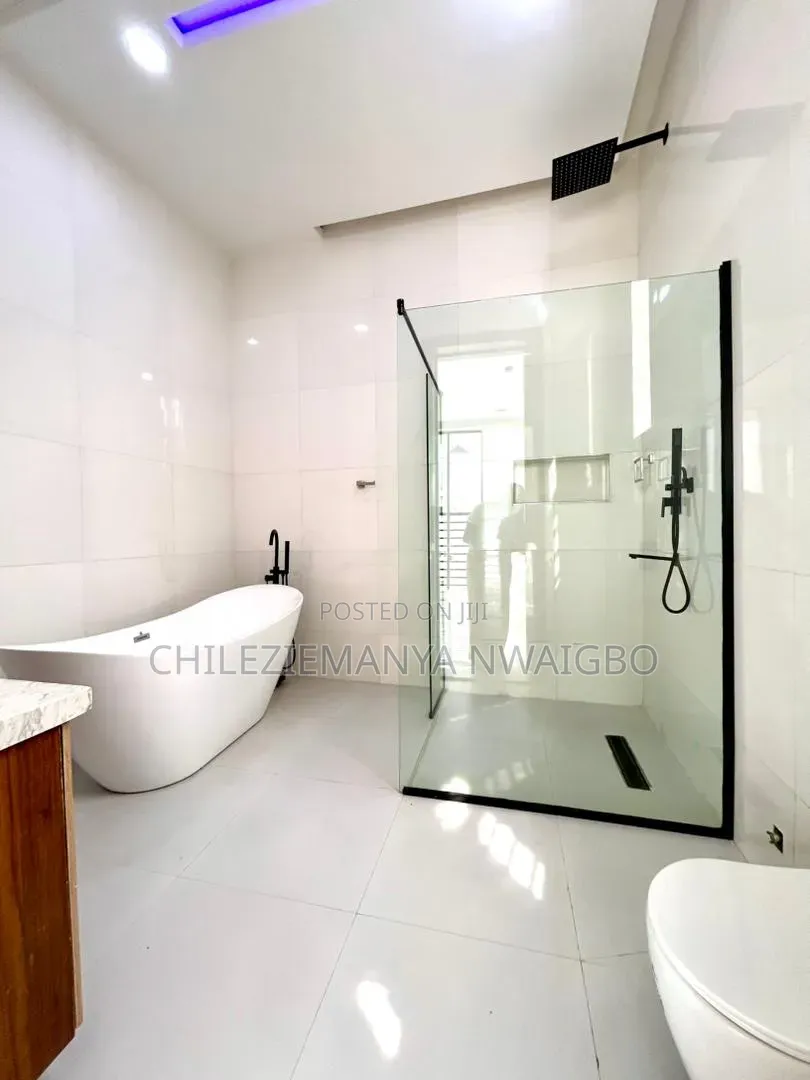 5bdrm Duplex in Sangotedo for sale