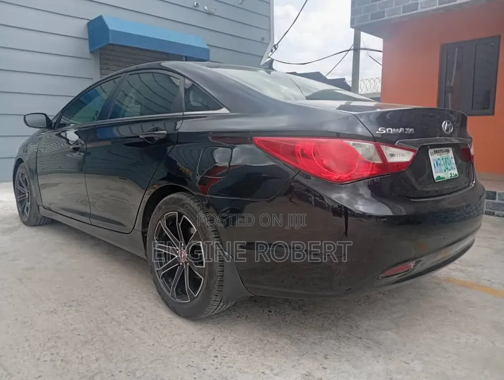 Hyundai Sonata Limited Sedan FWD (2.4L 4cyl 6A) 2012 Black