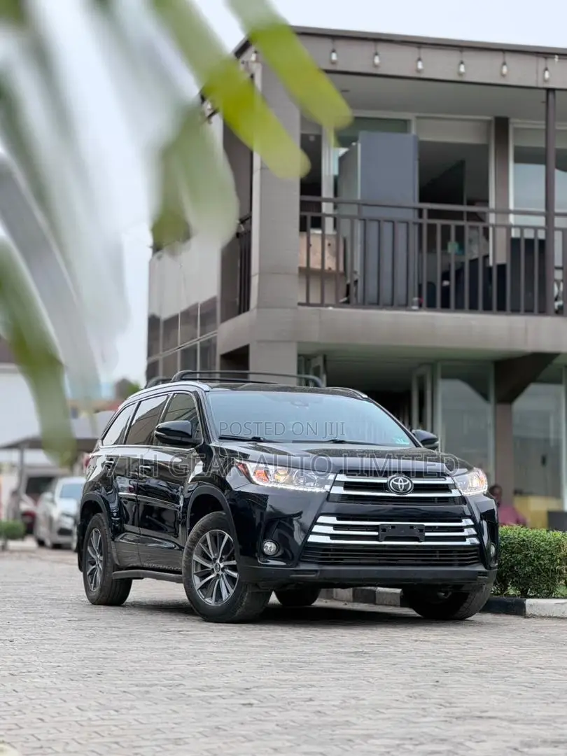 Toyota Highlander XLE 4x4 V6 (3.5L 6cyl 8A) 2018 Black