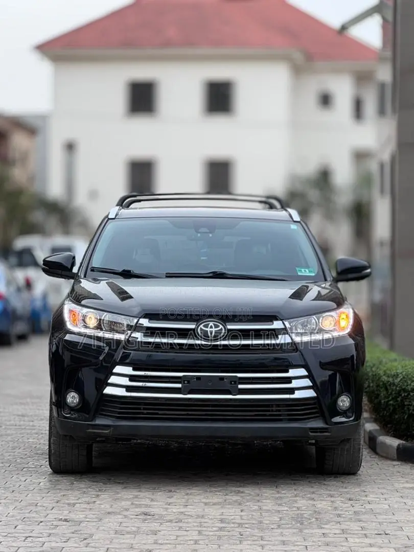 Toyota Highlander XLE 4x4 V6 (3.5L 6cyl 8A) 2018 Black