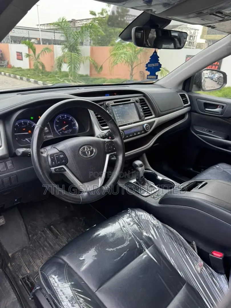 Toyota Highlander XLE 4x4 V6 (3.5L 6cyl 8A) 2018 Black