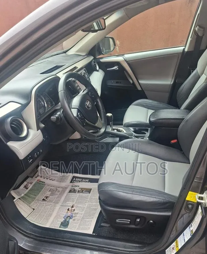 Toyota RAV4 Limited 4dr SUV AWD (2.5L 4cyl 6A) 2014 Gray