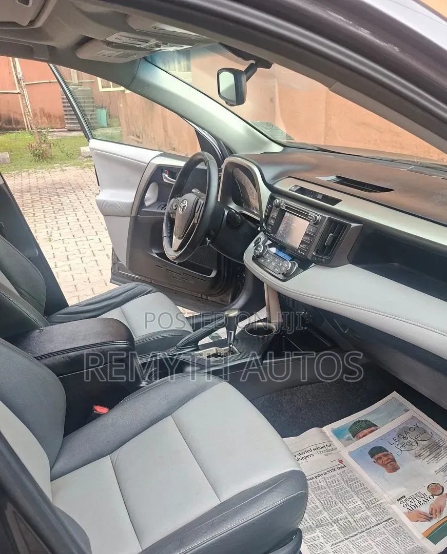 Toyota RAV4 Limited 4dr SUV AWD (2.5L 4cyl 6A) 2014 Gray
