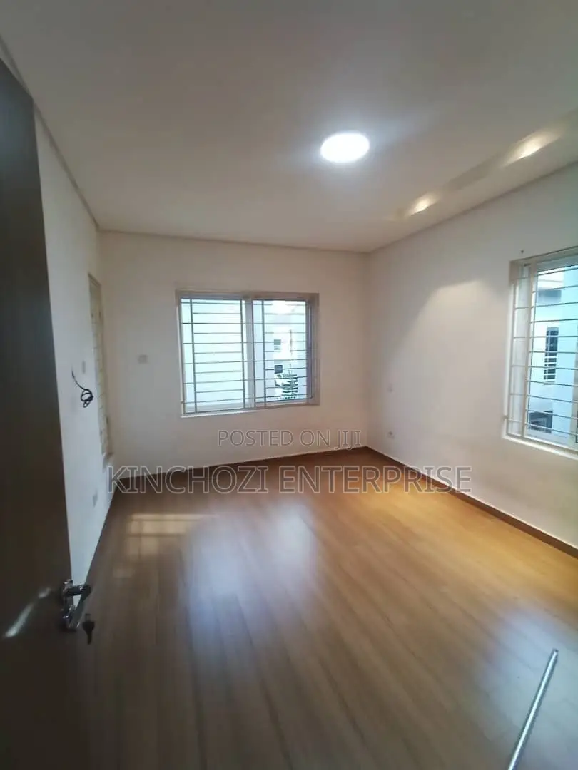 3bdrm Duplex in Earls Court Ikate for sale