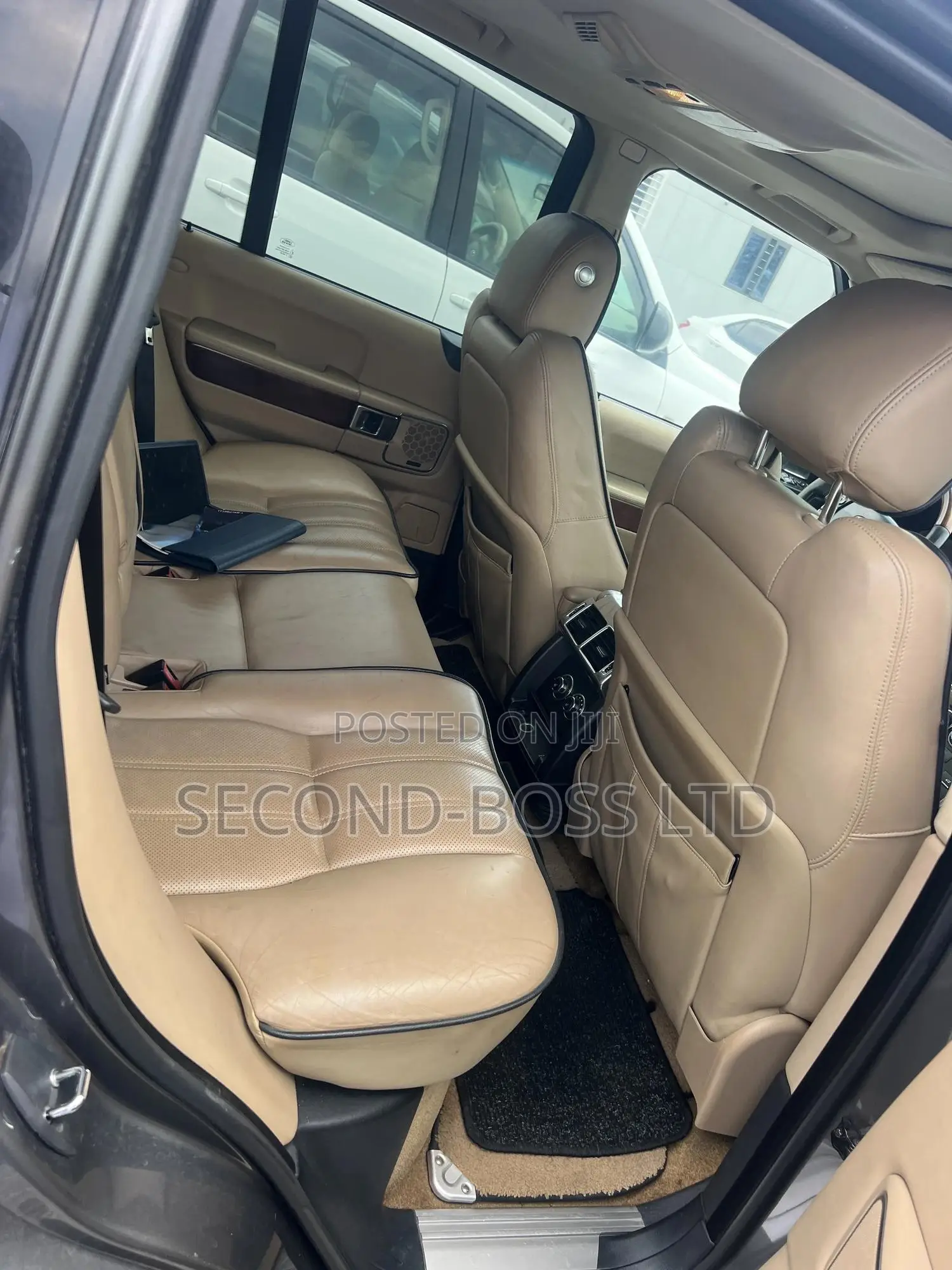 Land Rover Range Rover Vogue 2011 Beige