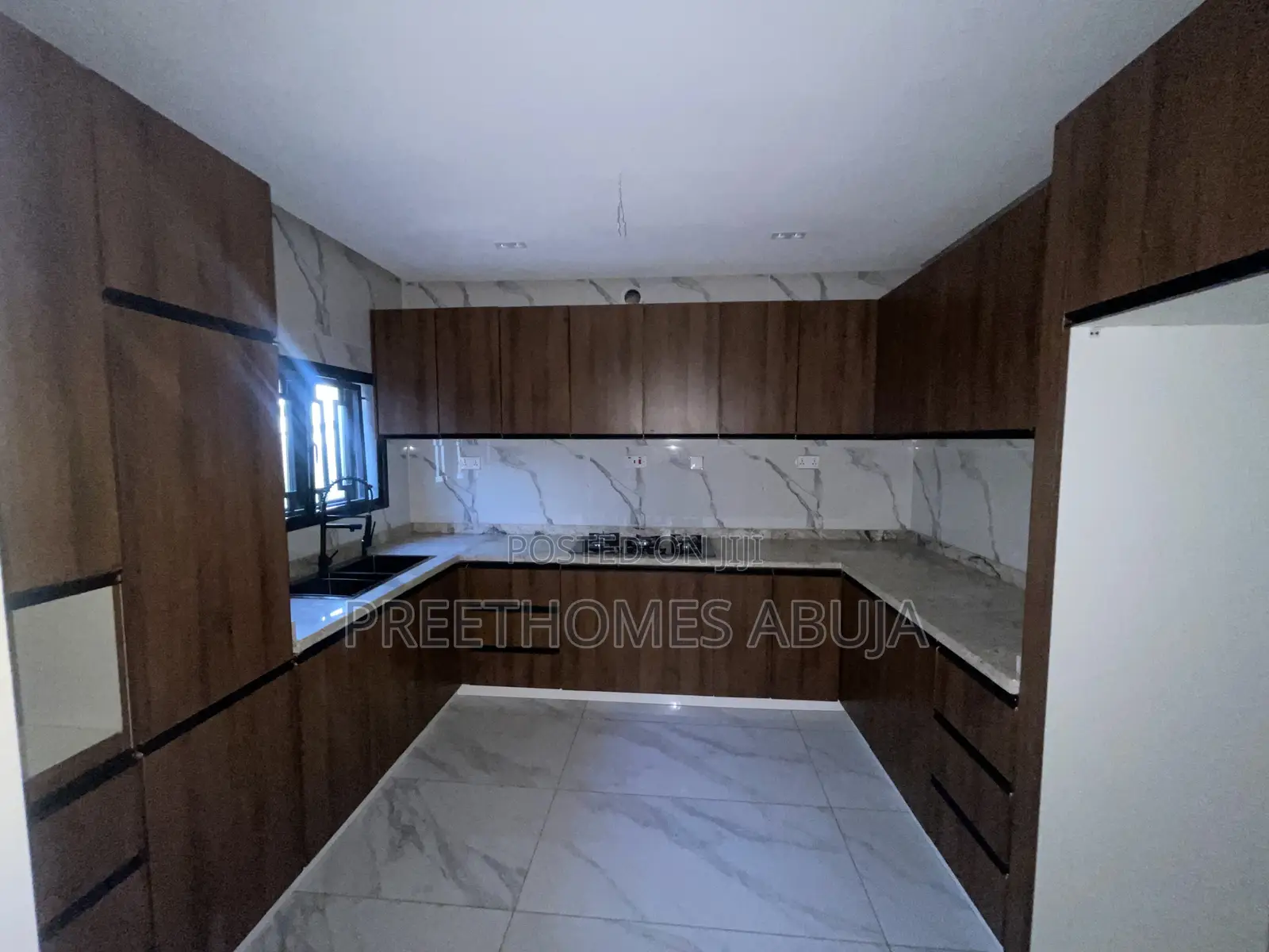 Exquisite 4 Bedrooms Terrace With Bq