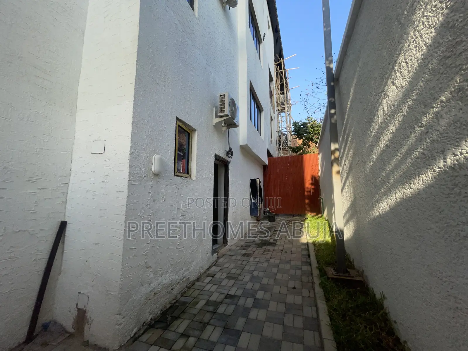 Exquisite 4 Bedrooms Terrace With Bq