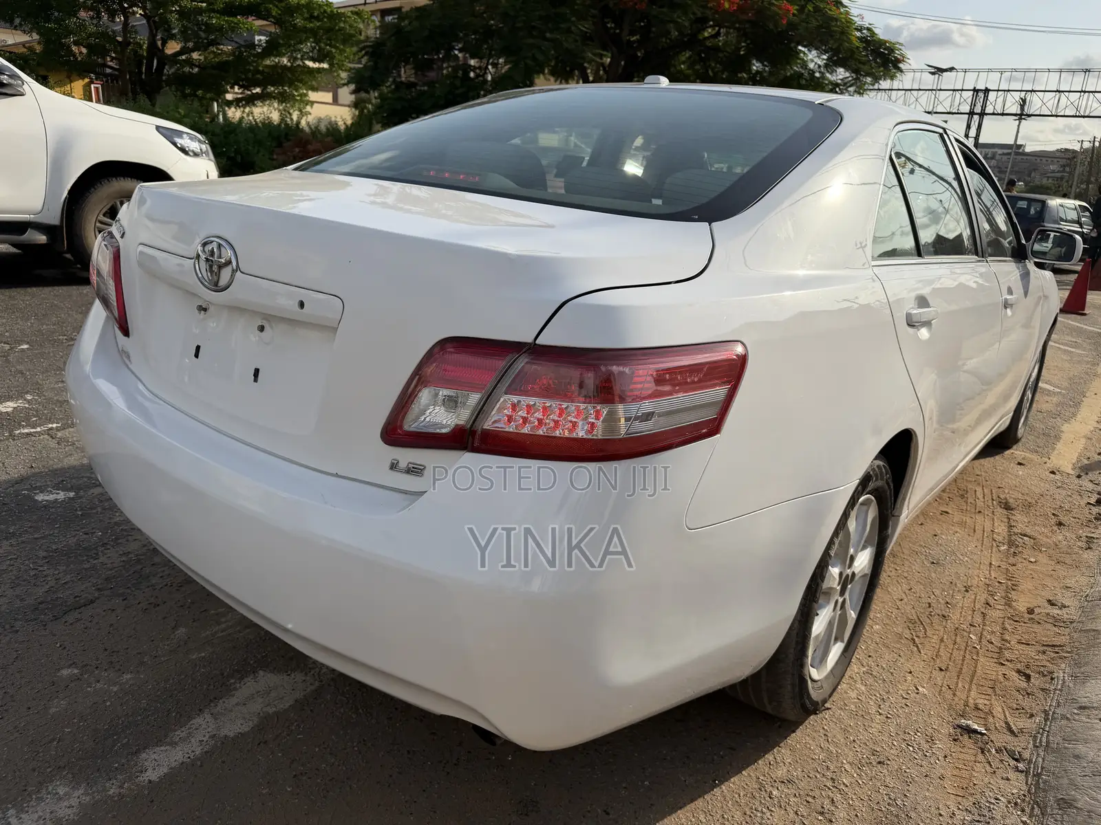 Toyota Camry LE 4dr Sedan (2.5L 4cyl 6A) 2011 White