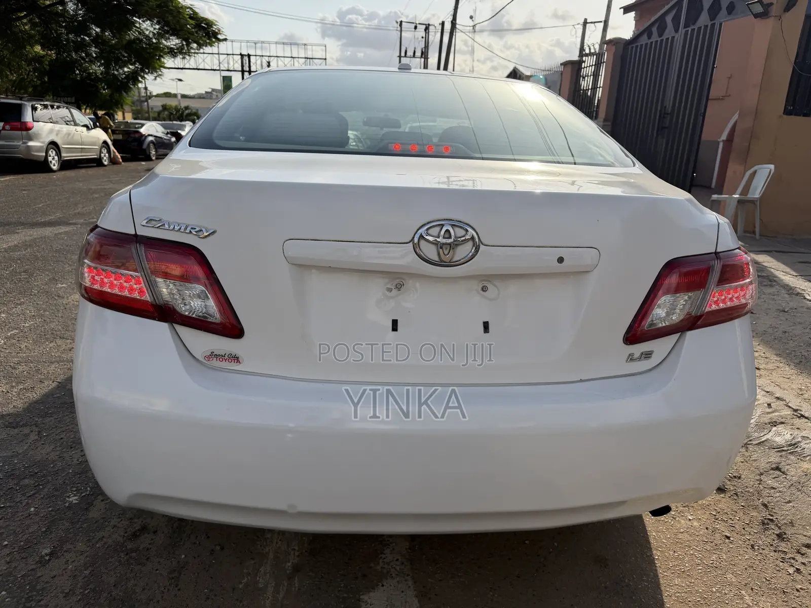 Toyota Camry LE 4dr Sedan (2.5L 4cyl 6A) 2011 White
